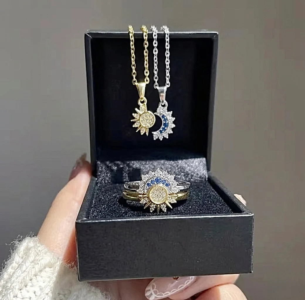 Set de 2 Collares y 2 Anillos Sol y Luna — Conexión Magnética para Parejas y Amigas