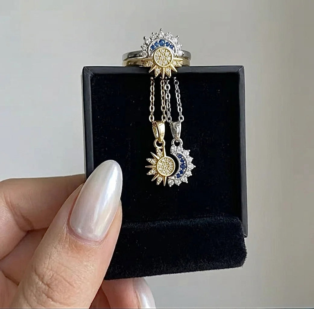 Set de 2 Collares y 2 Anillos Sol y Luna — Conexión Magnética para Parejas y Amigas