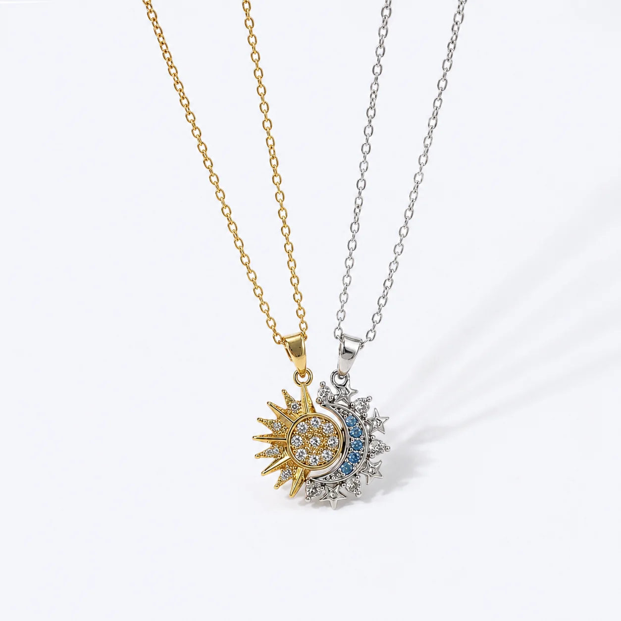 Set de 2 Collares y 2 Anillos Sol y Luna — Conexión Magnética para Parejas y Amigas